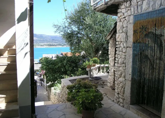 Zuzul - Τρογκίρ